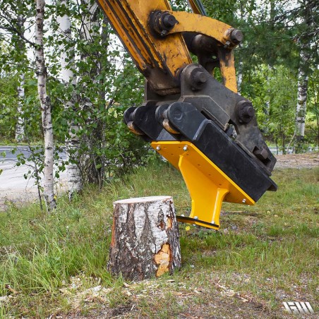 destruction de souche avec une mini pelle