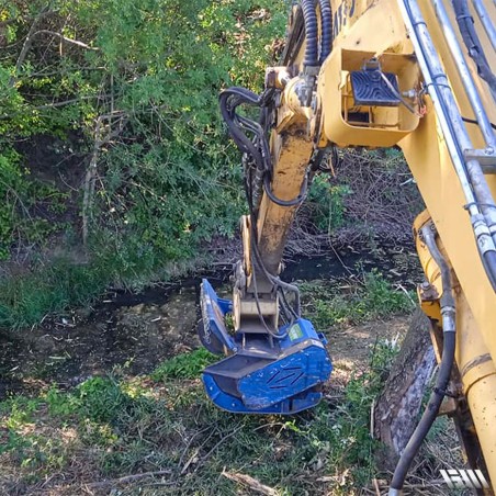 broyage de végétaux en bord d'eau