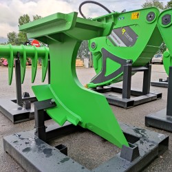 DERNIER MODELE dent araseuse/déssouchage type becker pelle de  4 à 12T