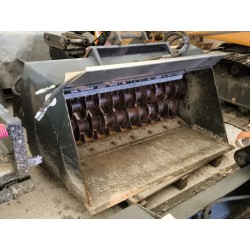 Godet cribleur TERRA STAR occasion - de 50 heures, très bon état, pelle de 5 à 8T