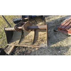 Godet de curage fixe ARDEN EQUIPEMENT première main, bon état, 1900mm de largeur, attache ARDEN QA 2 axes diamètre 65mm