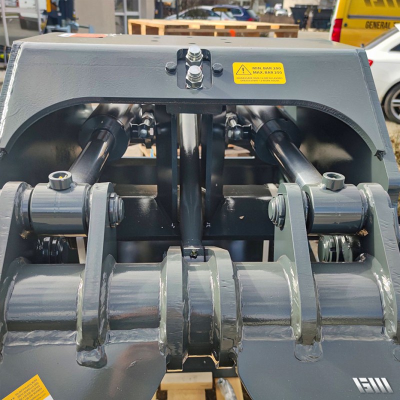 Benne preneuse double vérins horizontaux